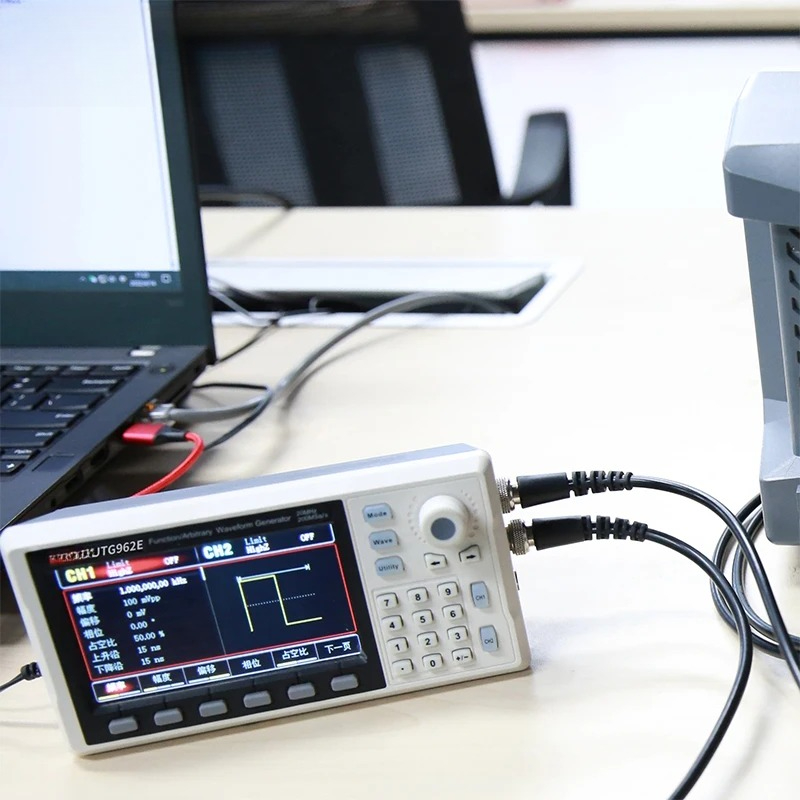 Generatore di Segnali Funziona - Function Arbitrary Waveform Generator recensione e prezzo